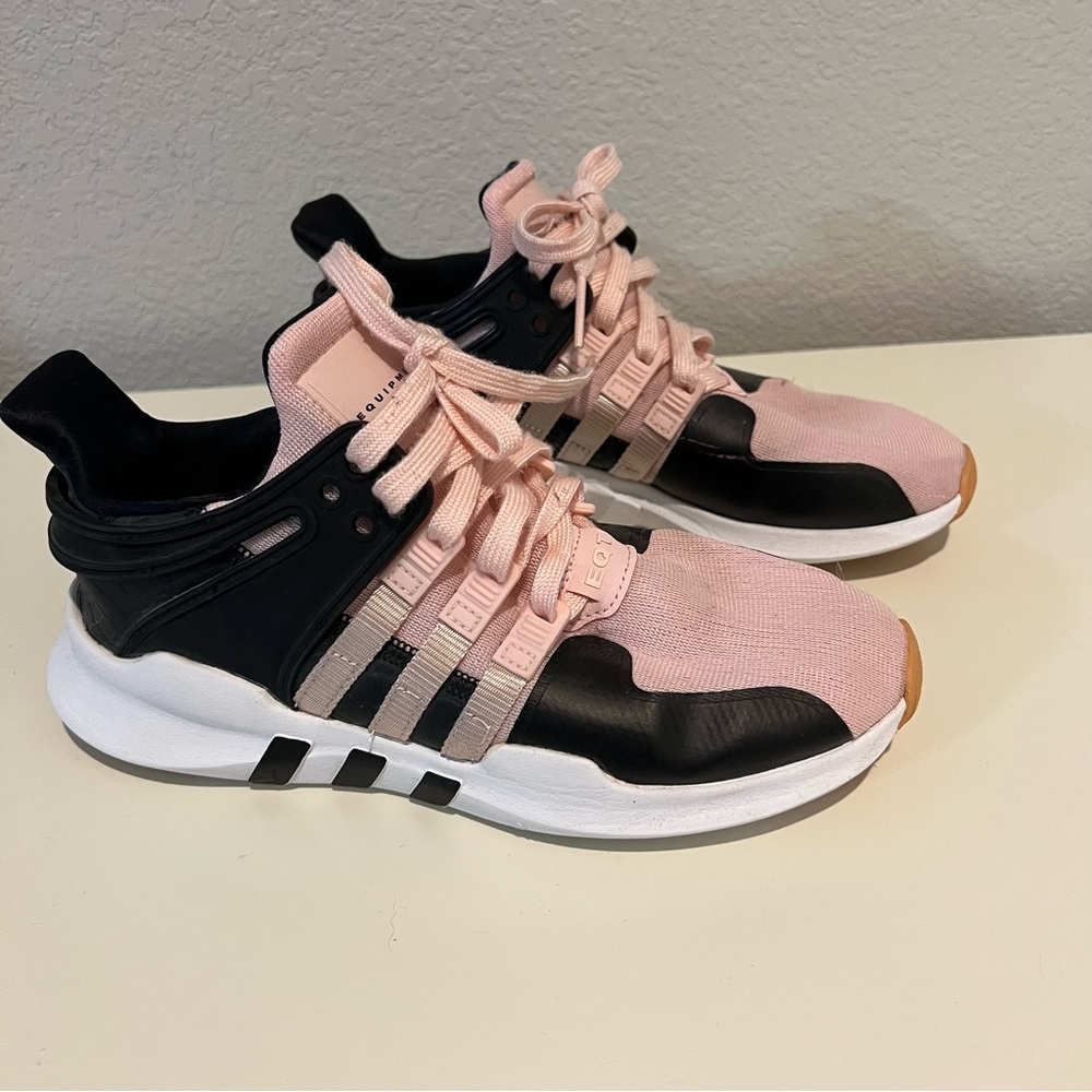 Adidas Pink and Black Sneakers Modern Sporty Design